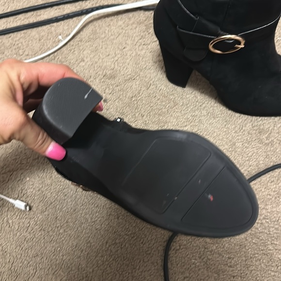 Black heel boot - Picture 3 of 5